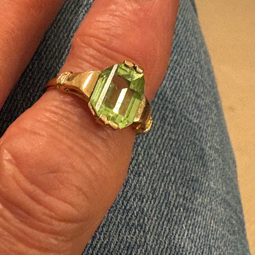 Art deco vintage 10K gold, synthetic green spinel